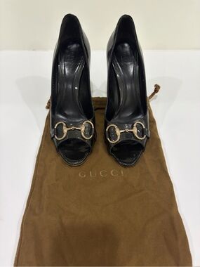 Gucci Black Leather Peep-Toe Pumps with Gold Horsebit